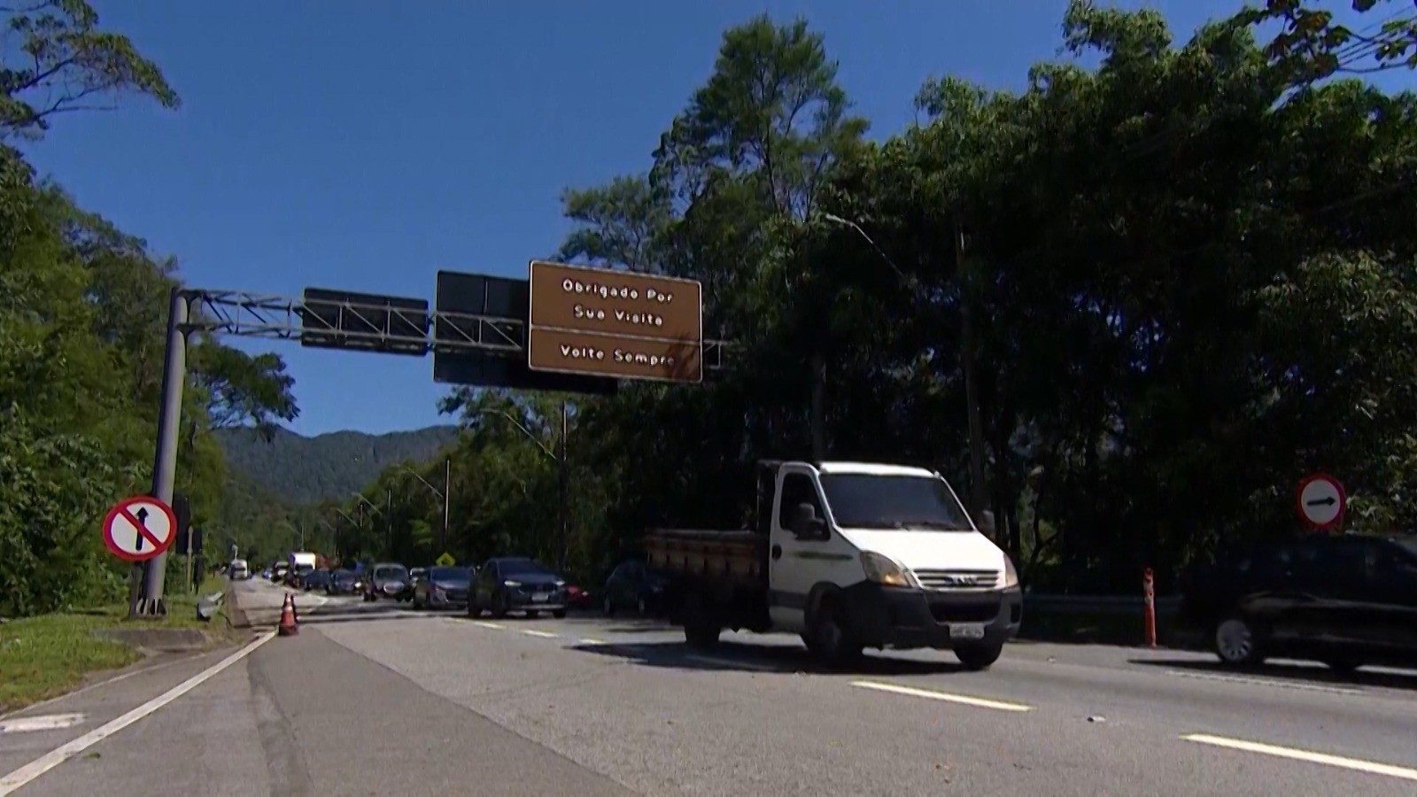 Rodovias de acesso ao Litoral Norte registram movimento intenso às vésperas do Natal