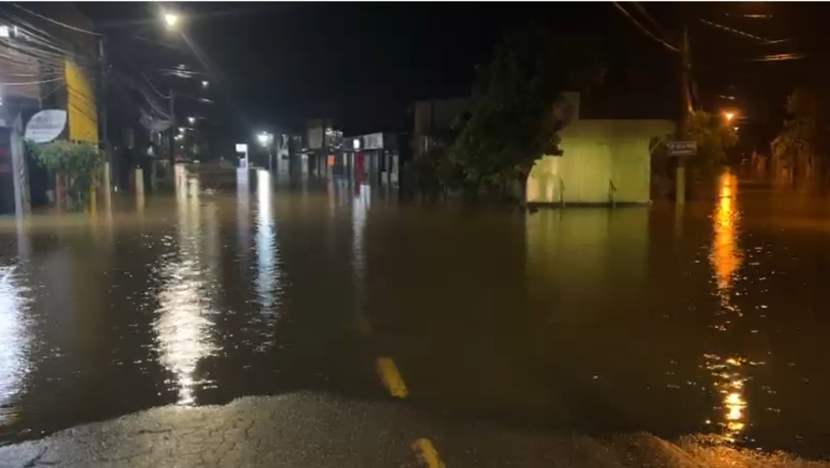 Ubatuba decreta situação de emergência e recebe ajuda humanitária após estragos causados pela chuva