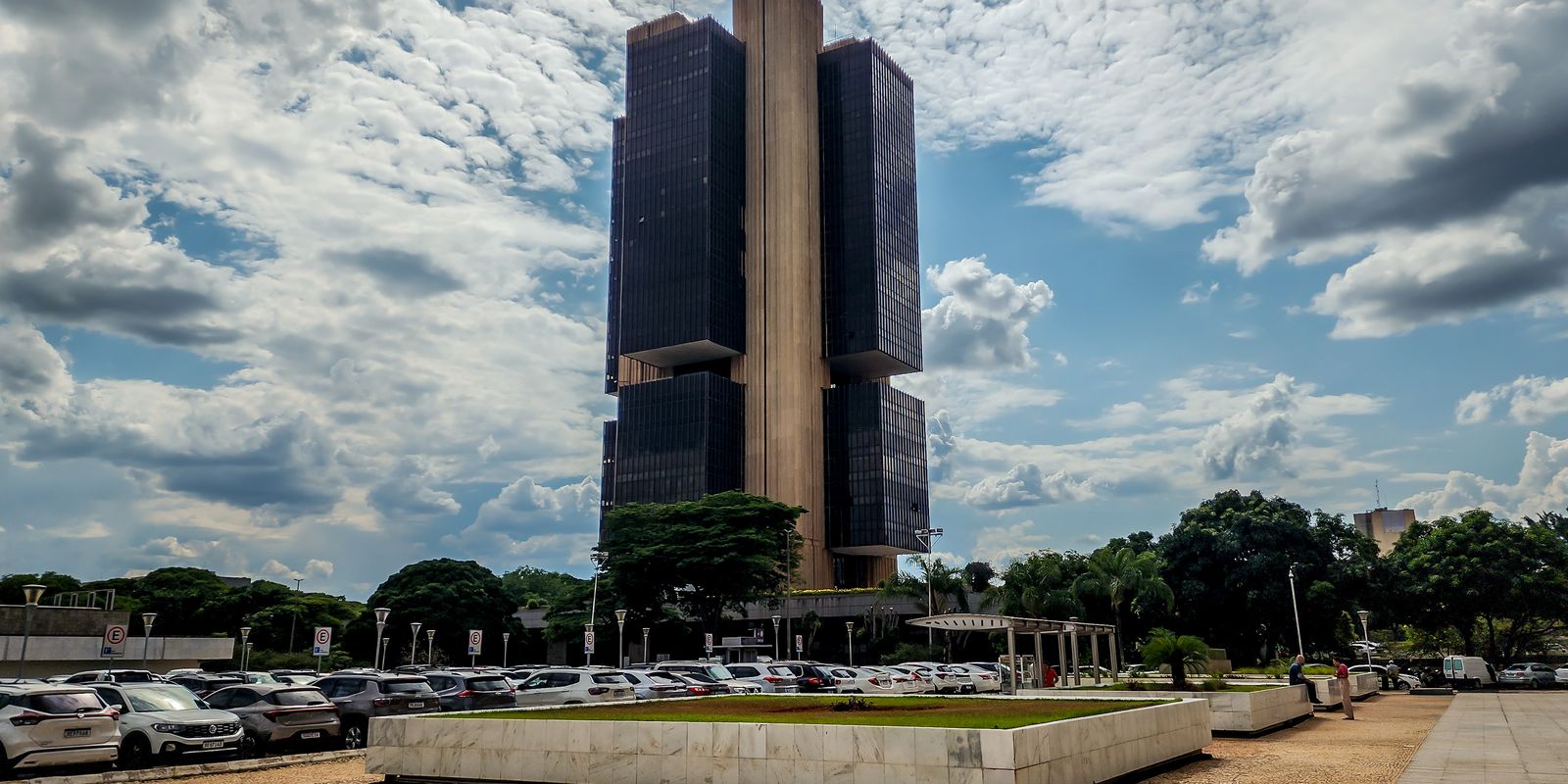 Juros subiram para famílias e empresas em janeiro, mostra BC