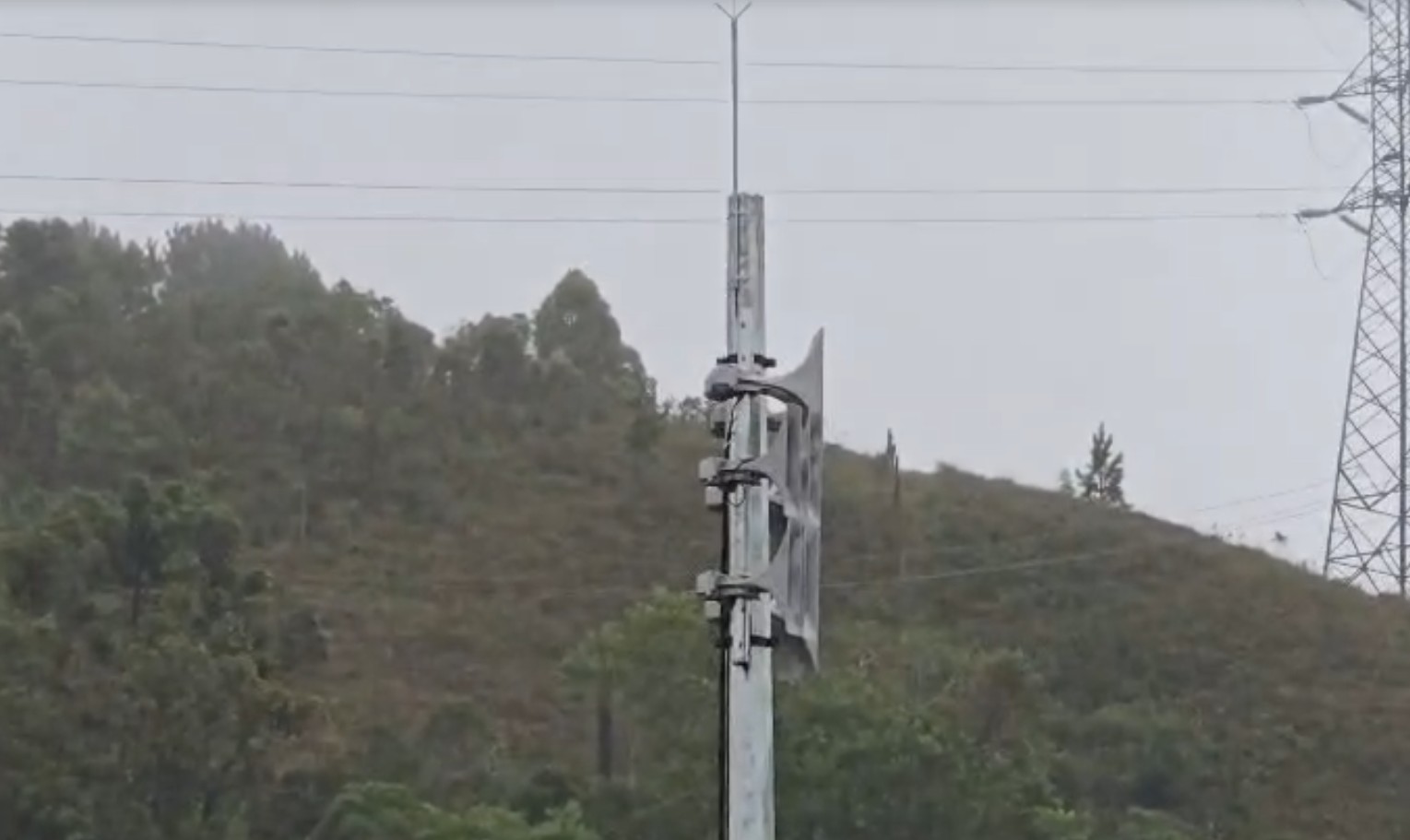 Área de risco de Campos do Jordão recebe sirene de alerta para chuva forte e deslizamentos de terra