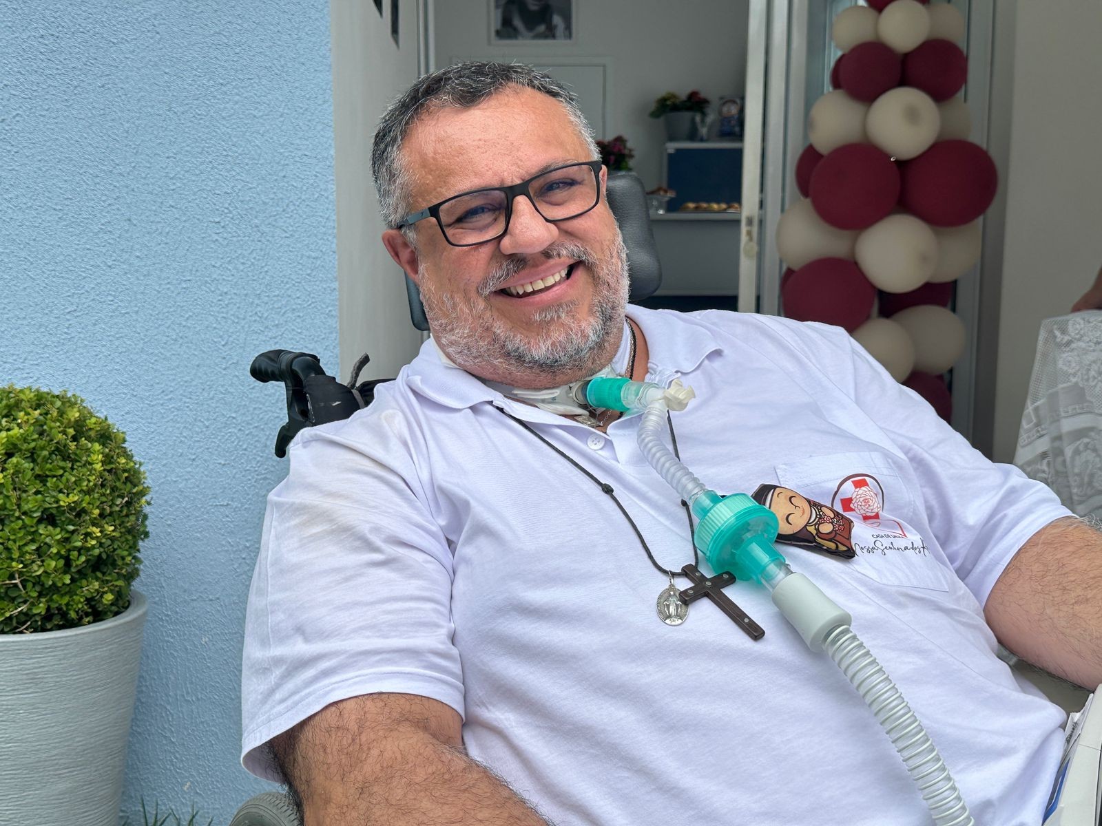 Com doença rara, Padre Márlon Múcio é internado e sedado novamente em hospital no interior de SP