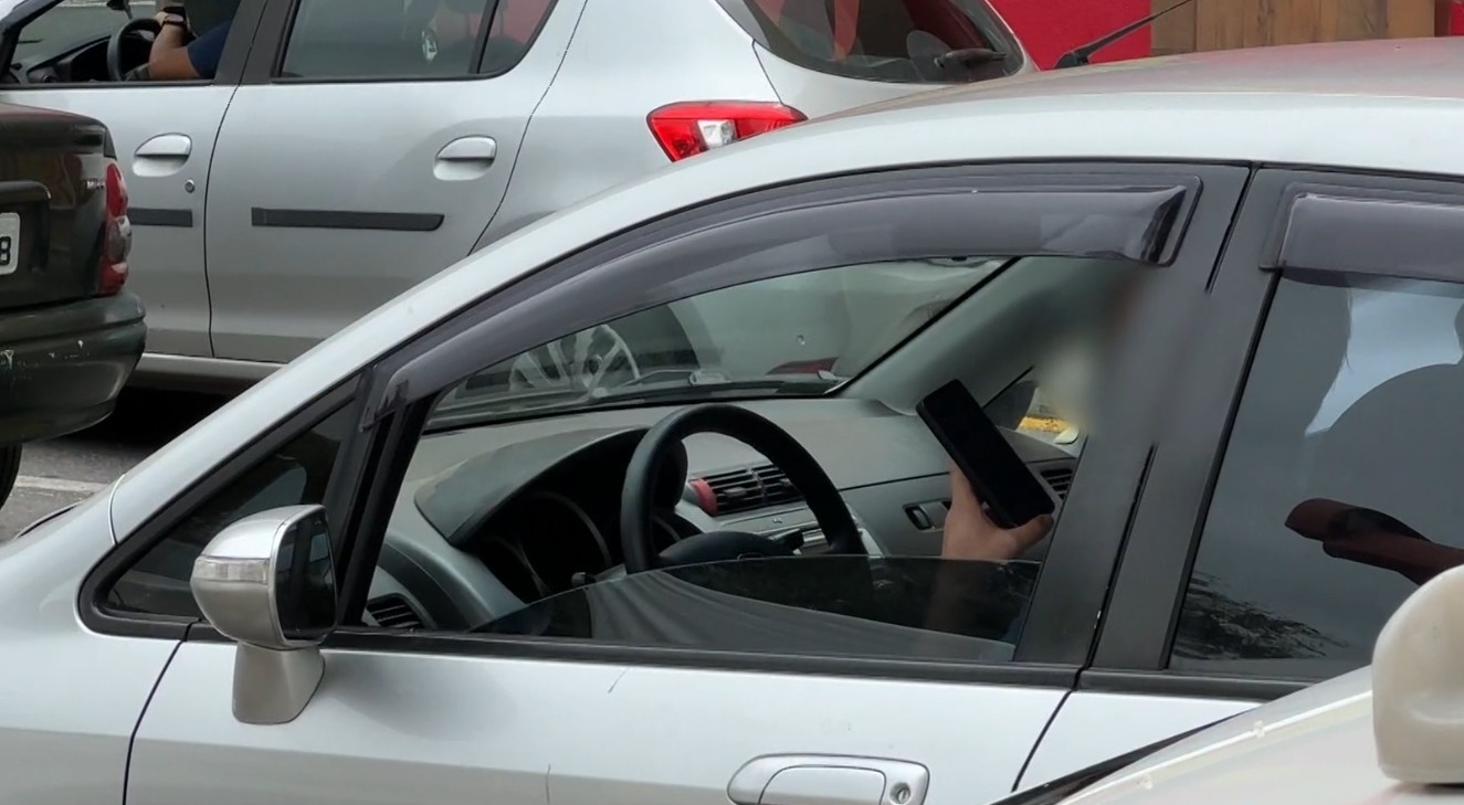 Multas por uso de celular ao volante registram alta de quase 13% em São José dos Campos