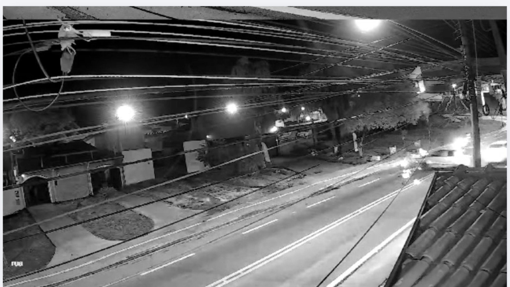 Carro tenta fazer ultrapassagem, bate de frente com veículos e deixa oito feridos em Jacareí