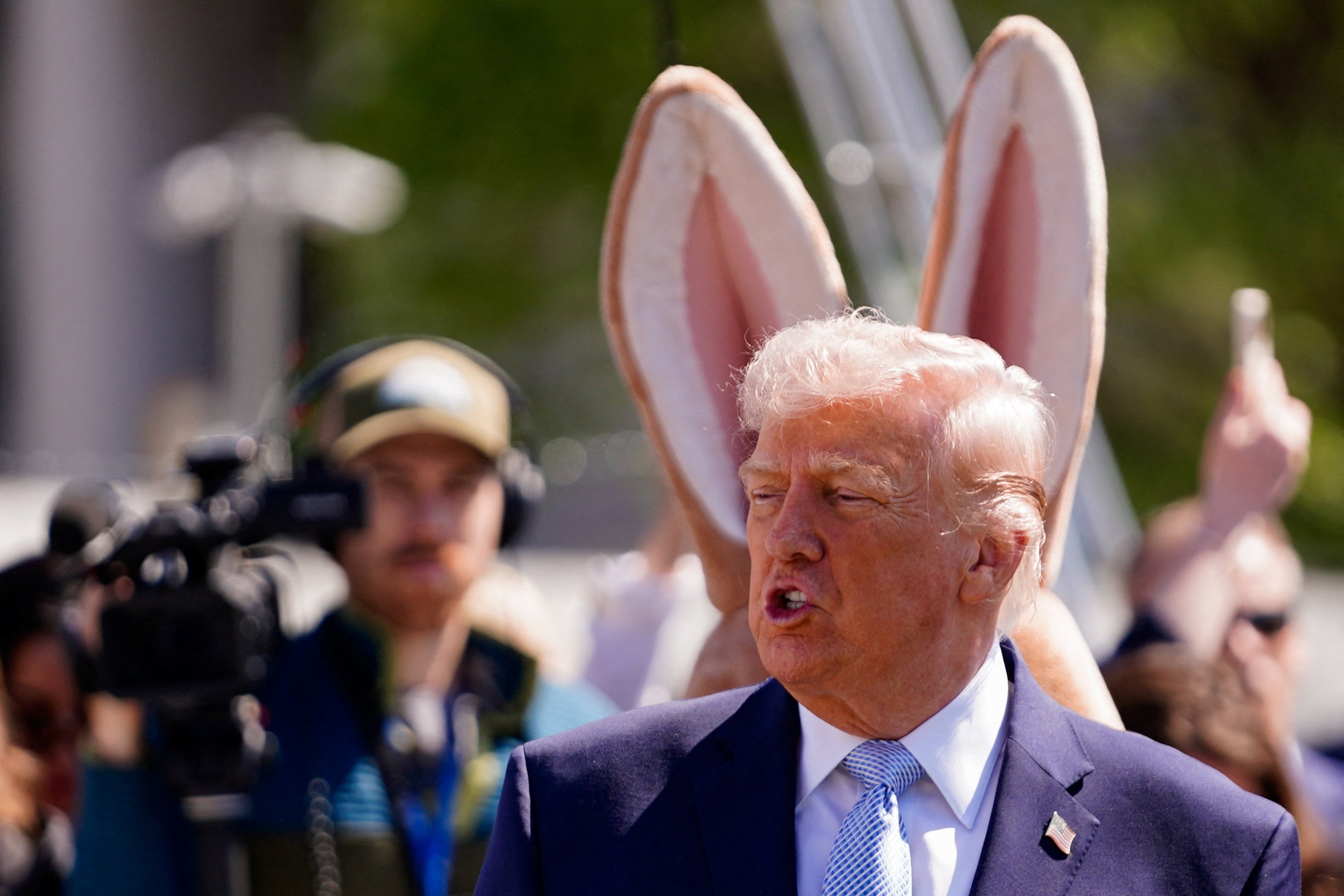 Ao lado do Coelhinho da Páscoa, Trump faz discurso sobre guerra em evento para crianças