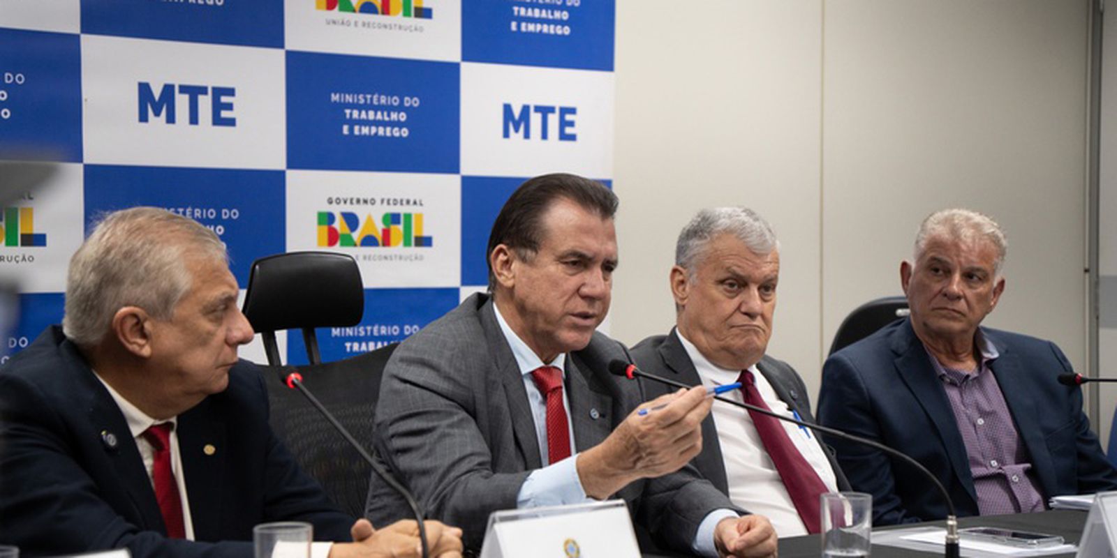 Taxistas pedem ao governo linha de crédito para renovação de frota