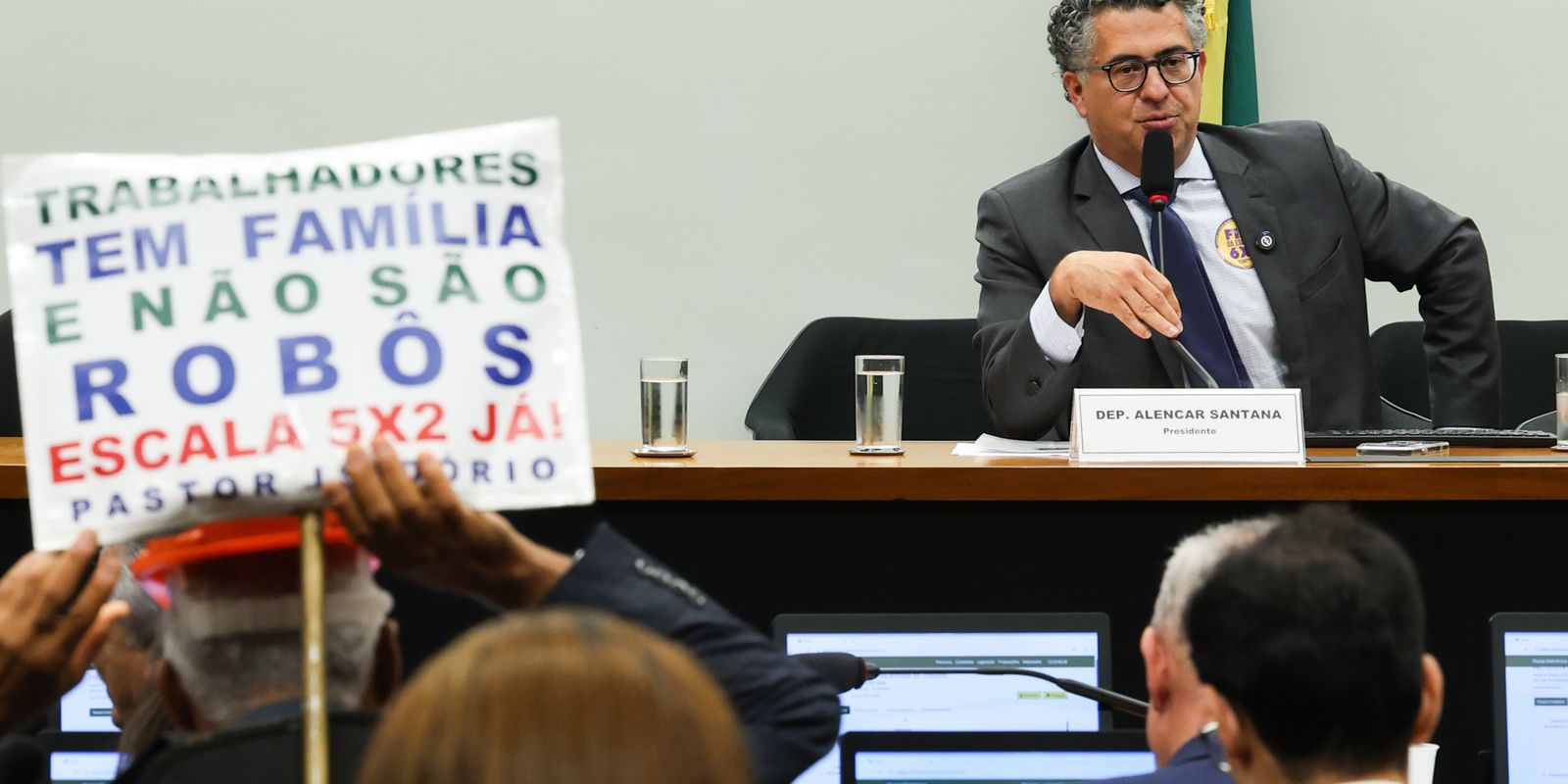 Câmara instala comissão para analisar PEC do fim da escala 6X1