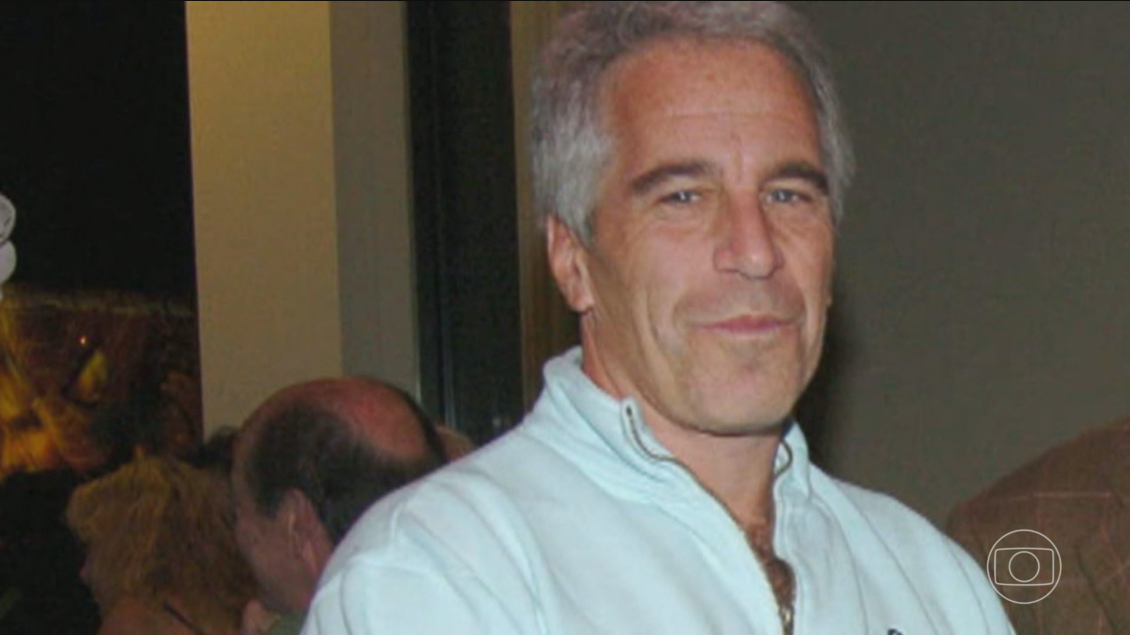 Jeffrey Epstein pode ter deixado carta de suicídio, e documento está sob sigilo, diz jornal