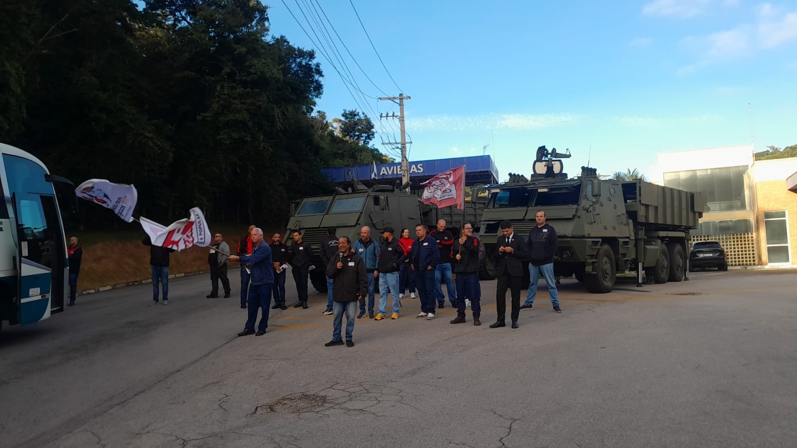 Indústria bélica Avibras retoma atividades após anos de crise e paralisação em Jacareí, SP