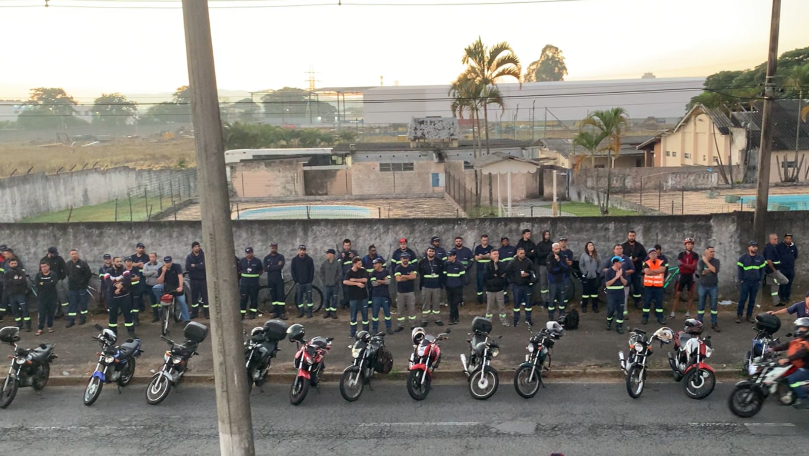 Após anúncio de demissões, funcionários da Zeentech entram em greve em Taubaté; produção da Alstom deve ser impactada