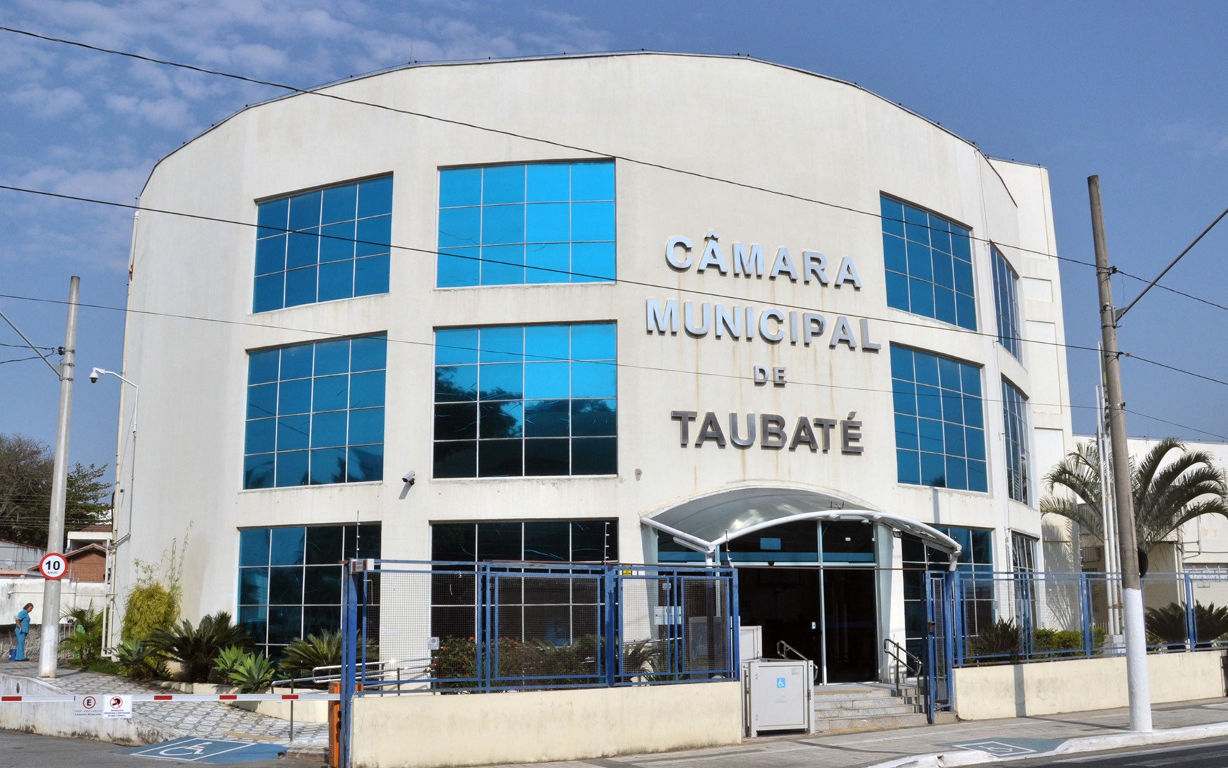 Câmara de Taubaté aprova reforma administrativa e recria 108 cargos comissionados; entenda