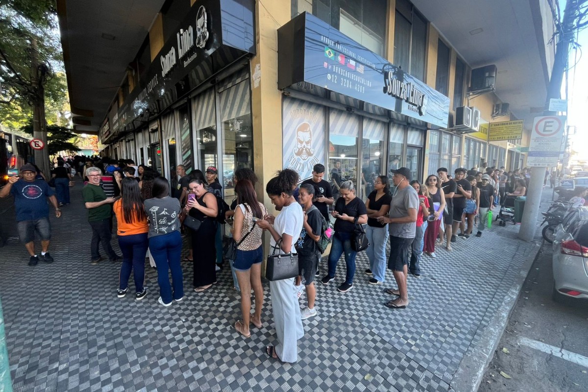 Em último dia para regularizar título, cartórios eleitorais de São José dos Campos e Taubaté registram filas