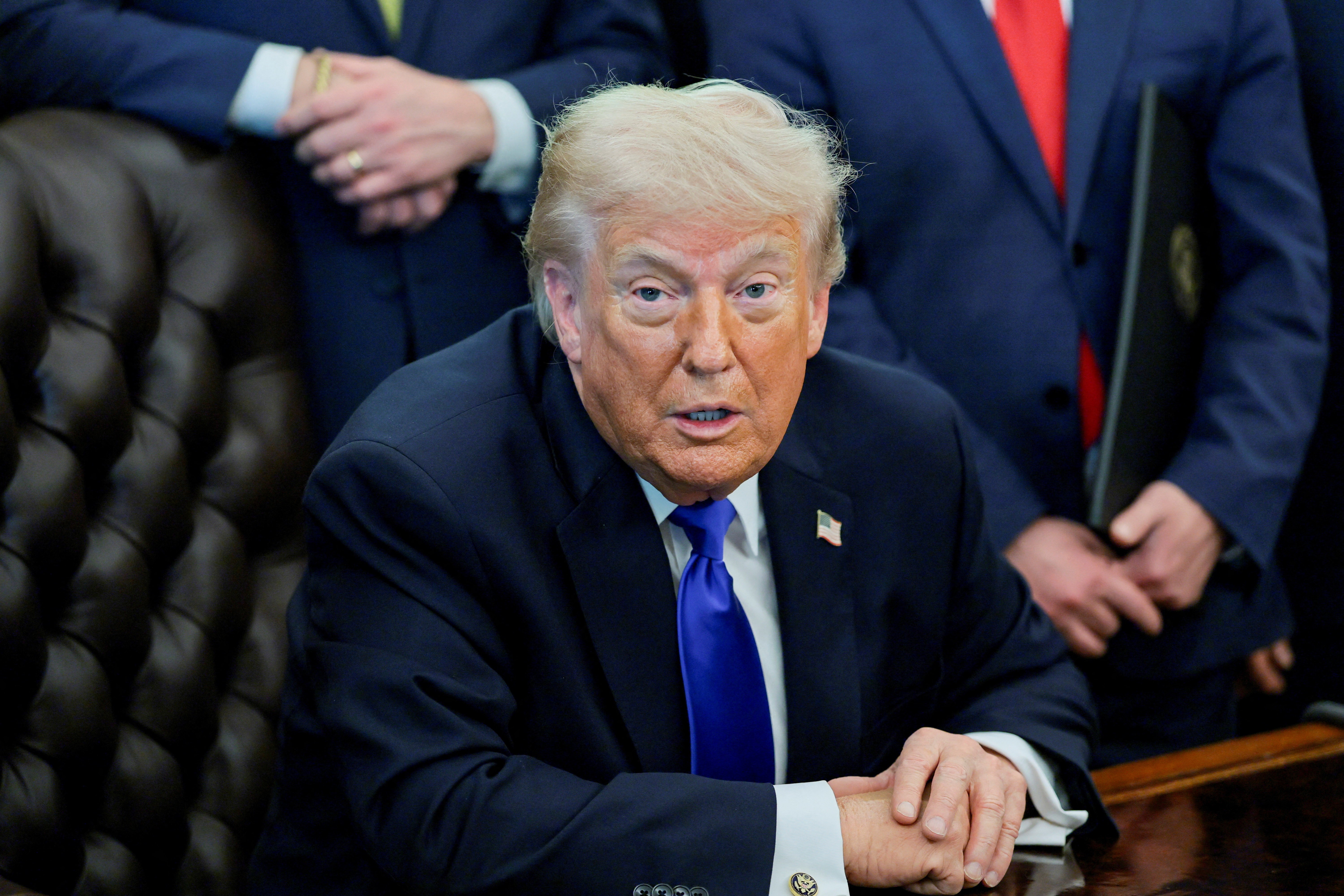 Trump minimiza ataque do Irã como 'tapinha do amor' para manter cessar-fogo