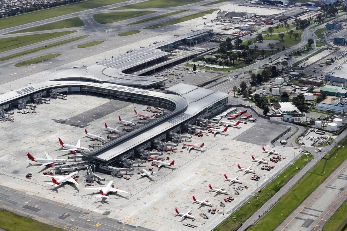 Drone de guerrilha com explosivos é encontrado próximo ao principal aeroporto da Colômbia