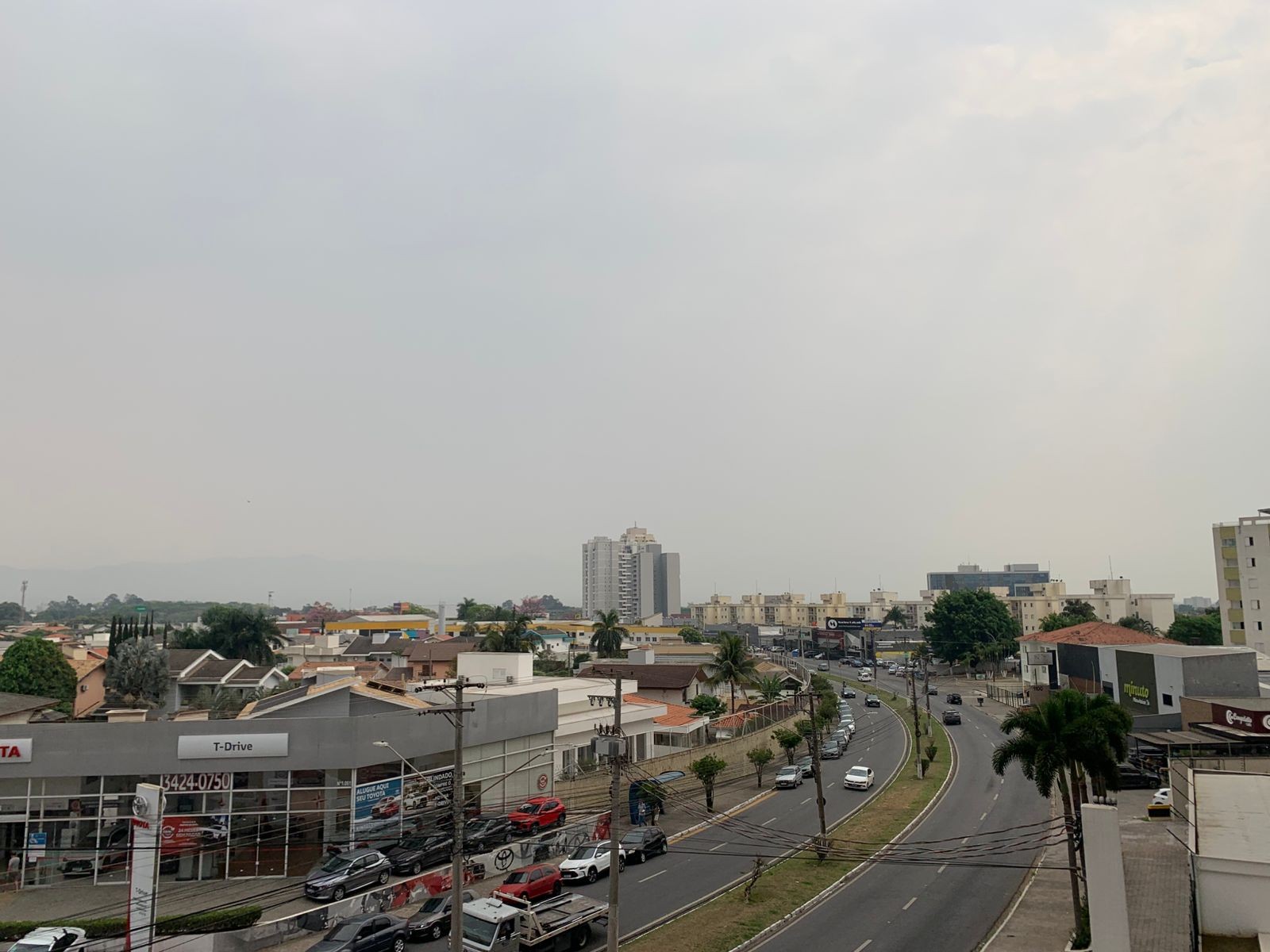 Frente fria e chance de chuva: veja como fica o tempo no fim de semana do Dia das Mães