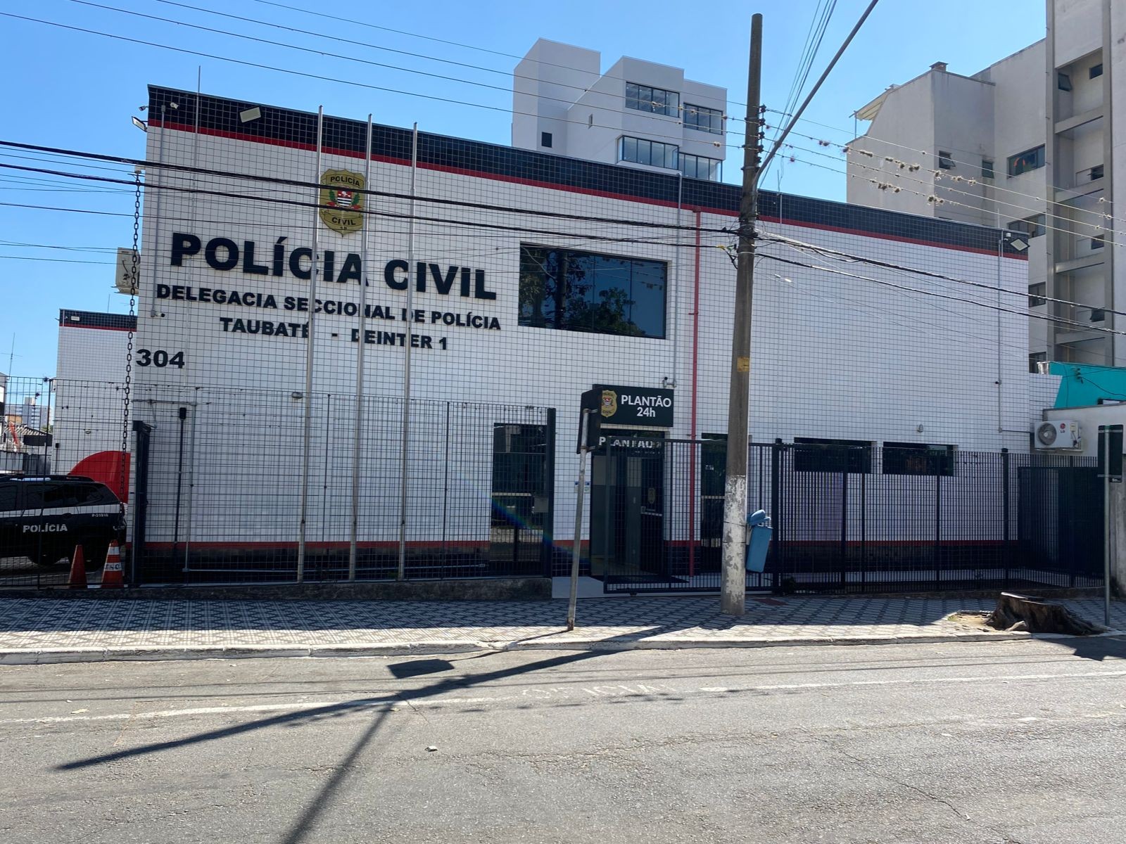 Homem é preso por tentativa de feminicídio após espancar mulher, ligar para a PM e dizer que iria matar a companheira em Taubaté