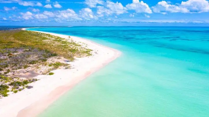 As praias paradisíacas 'para turistas' onde o acesso de moradores é restrito