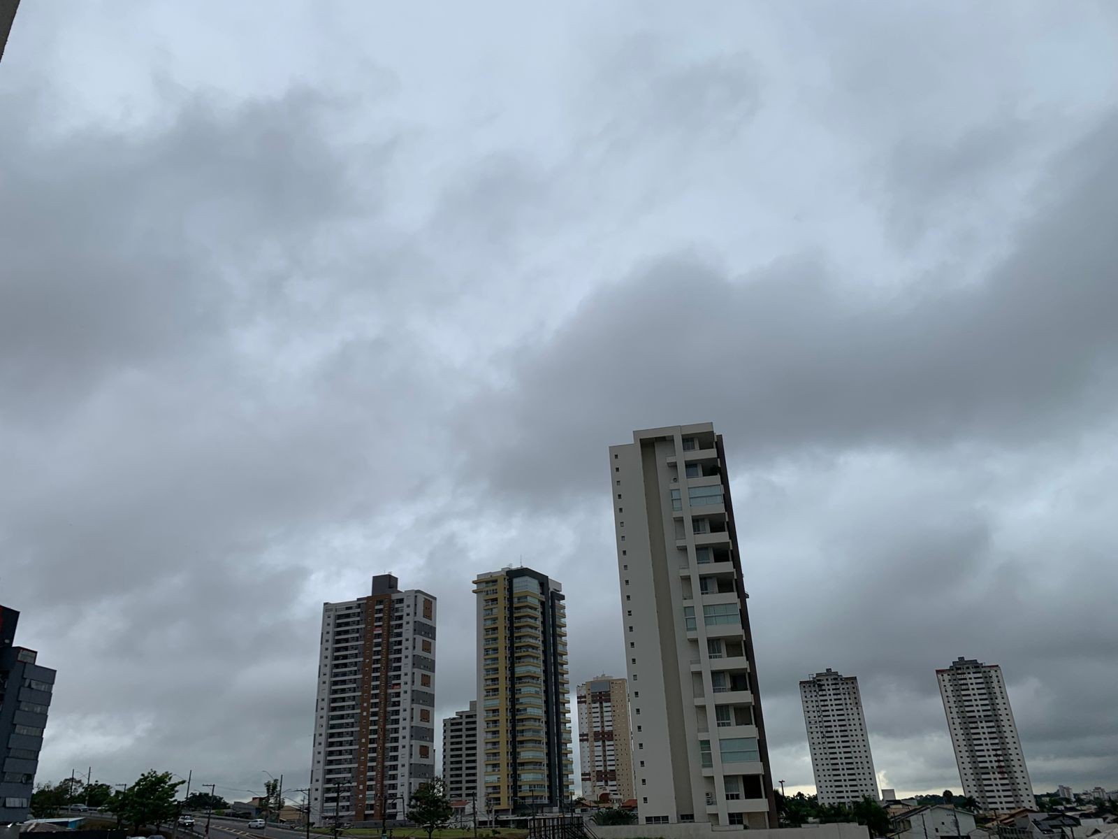 Defesa Civil emite alerta vermelho para chuvas no Vale do Paraíba durante o fim de semana; veja a previsão