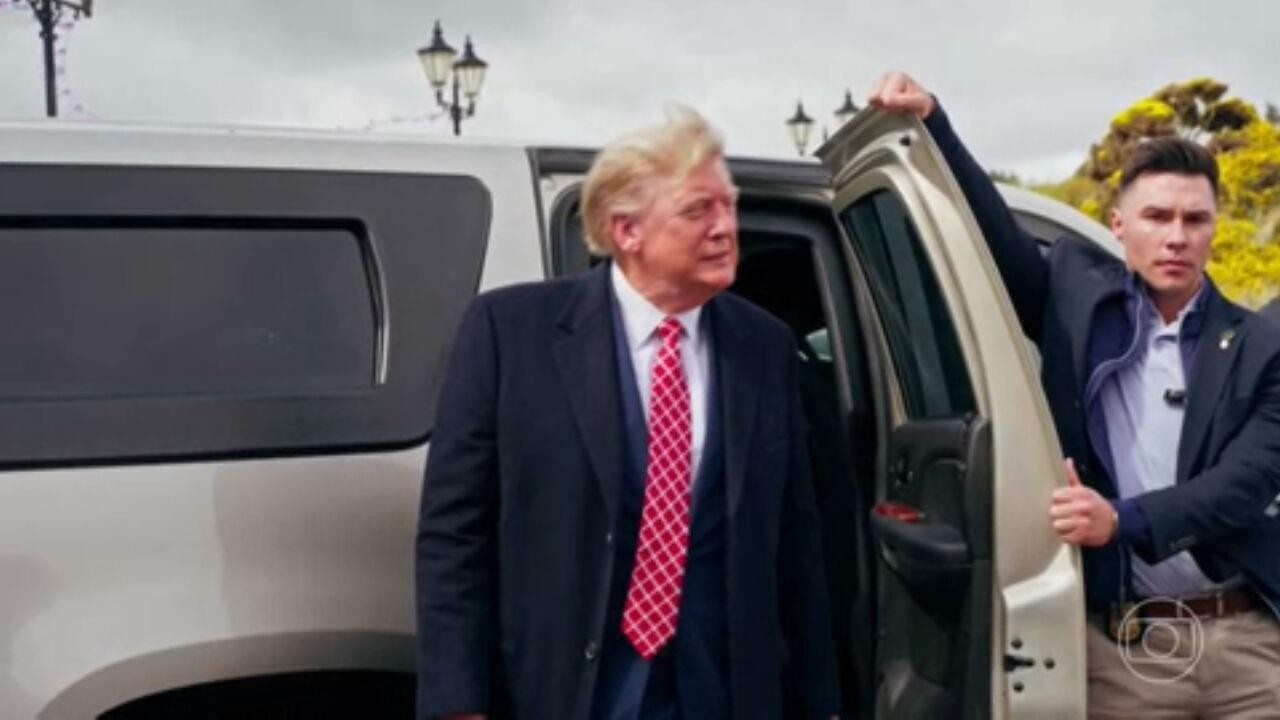 Governo Trump abre investigação contra escritora que acusou presidente de abuso sexual, diz agência