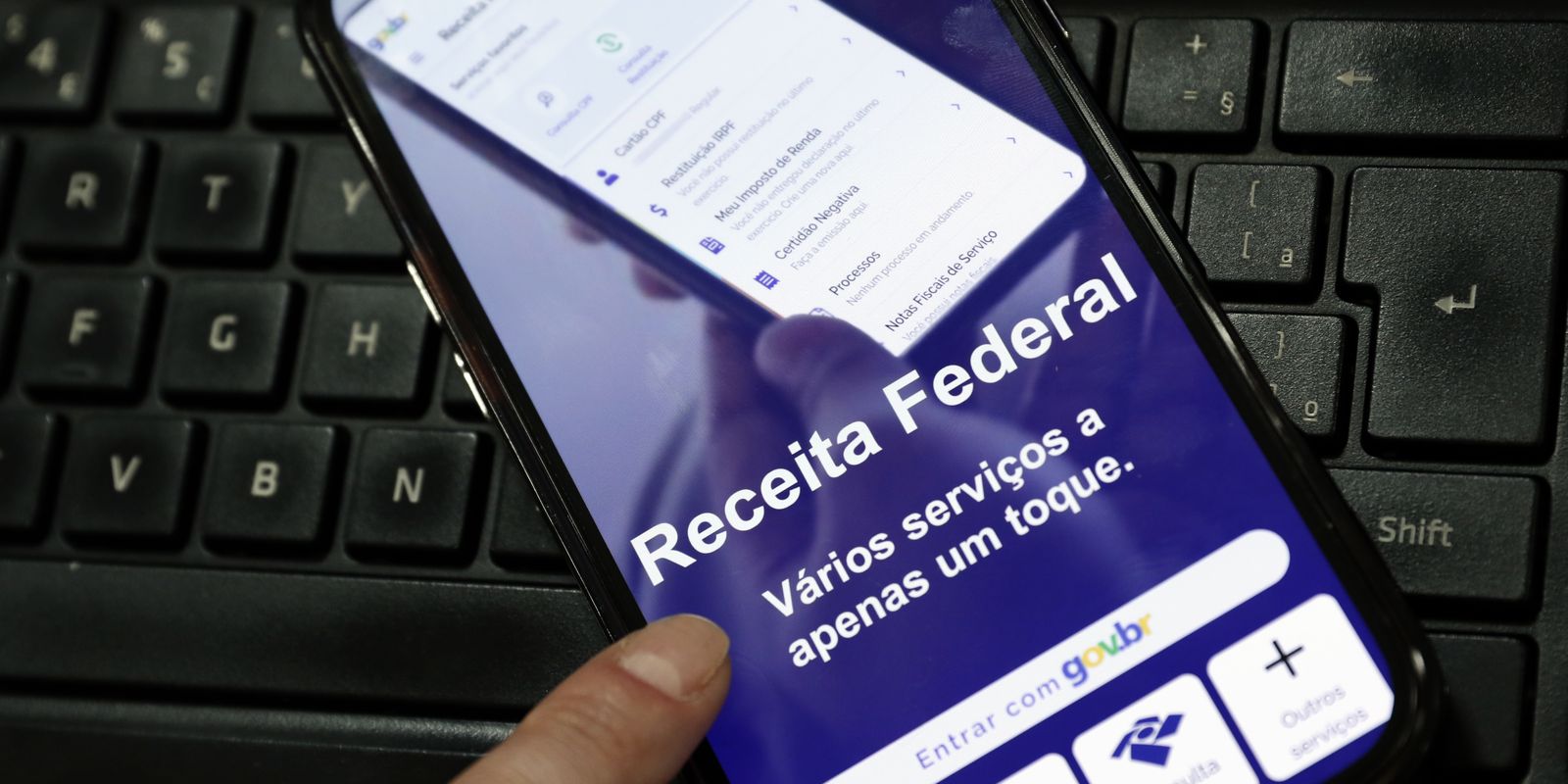 Receita paga nesta sexta maior lote de restituição do IR da história