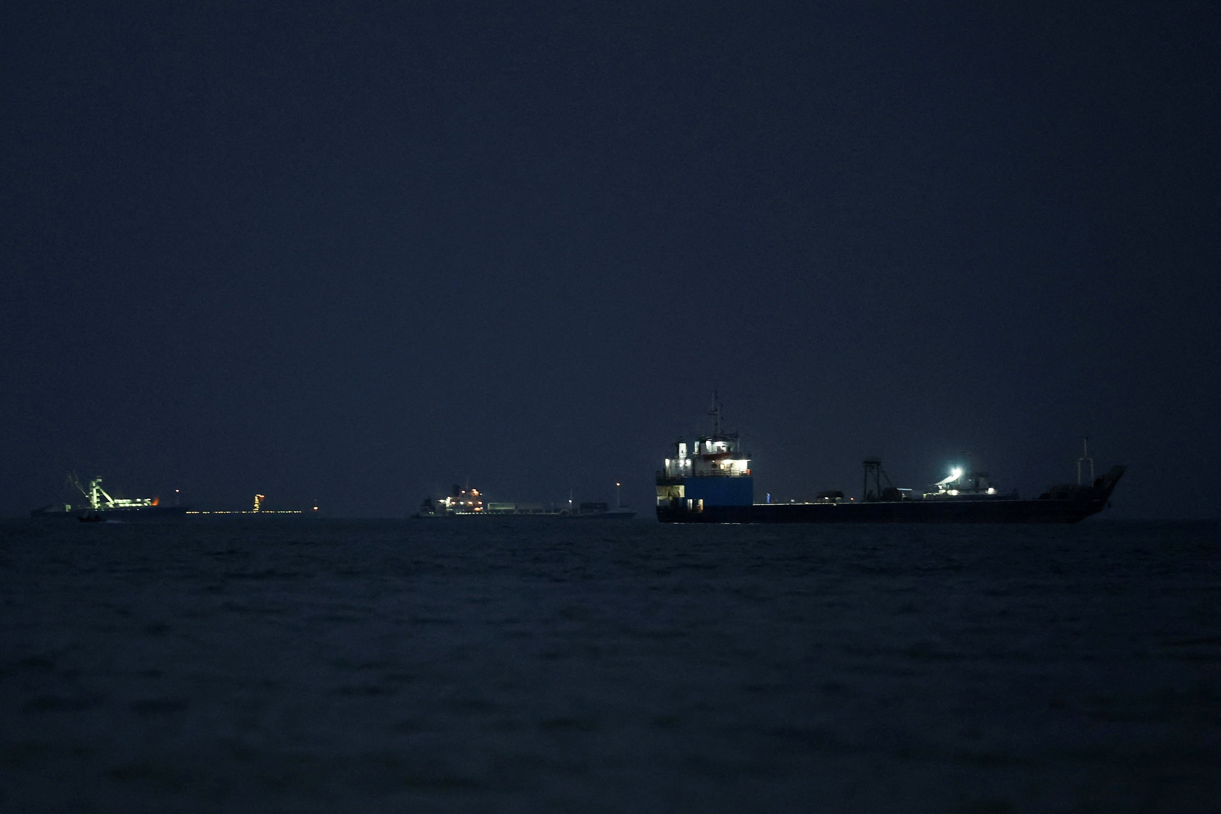 EUA afirmam ter atingido um navio comercial que tentava romper o bloqueio e chegar ao Irã