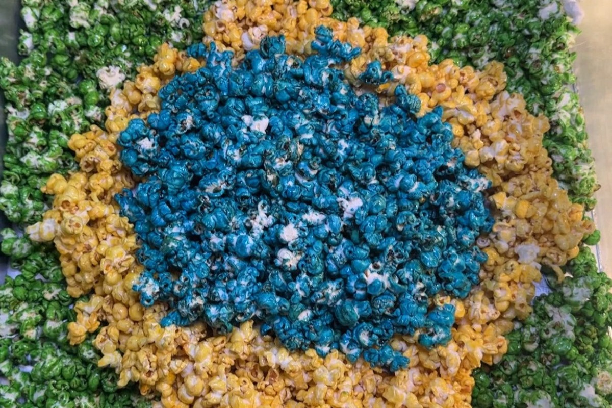 Pipoca verde e amarela e doces com bandeira do Brasil: pequenos negócios de São José entram no clima da Copa