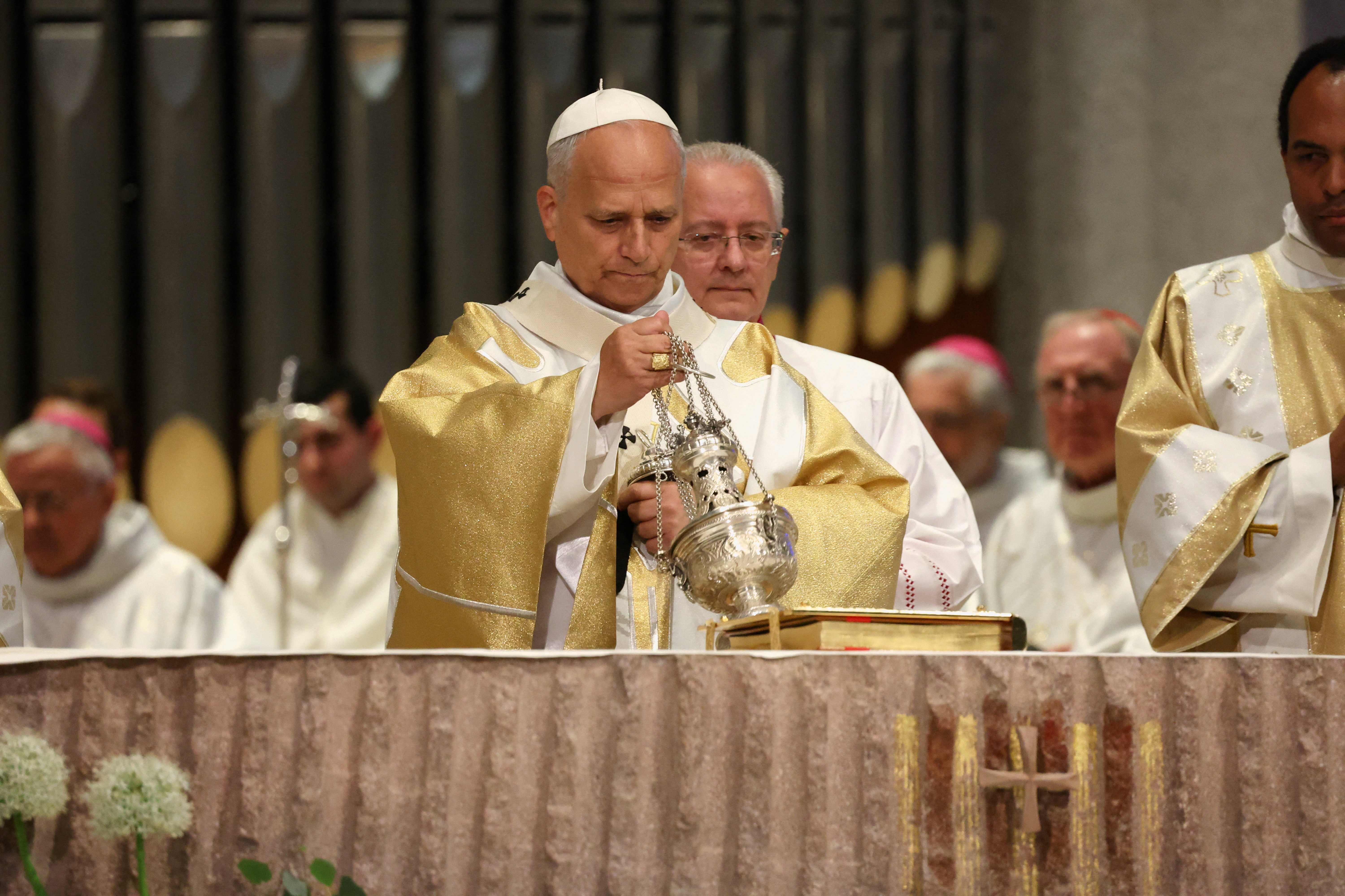 FOTOS: Papa reza missa na Sagrada Família para abençoar a torre que tornou a igreja a mais alta do mundo