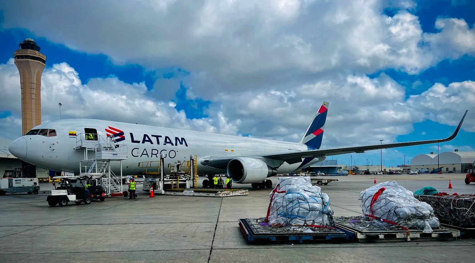 Aeroporto de São José dos Campos amplia voos de carga entre EUA e Brasil