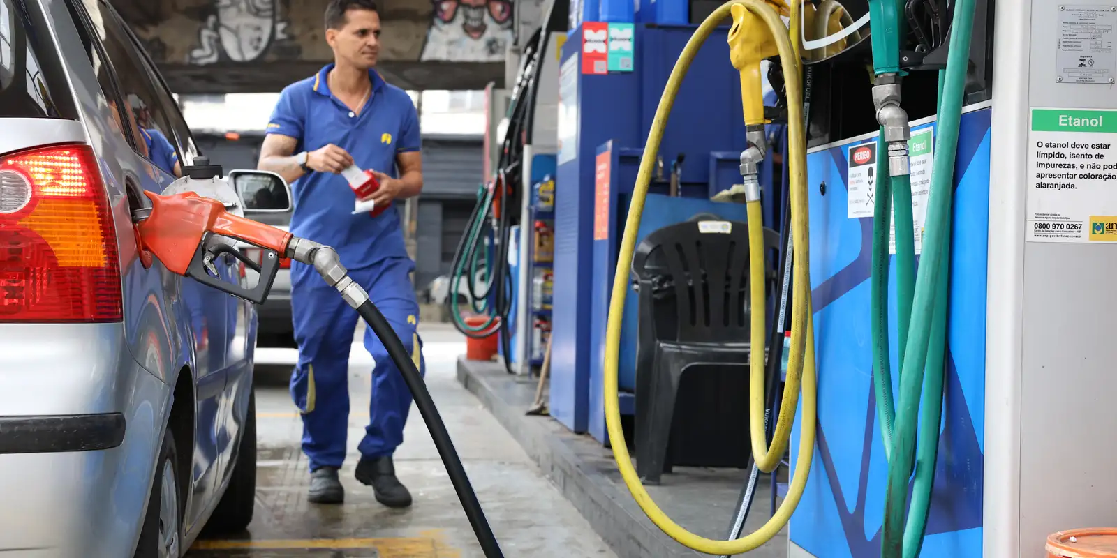 Vendas no comércio recuam 1,5% em abril