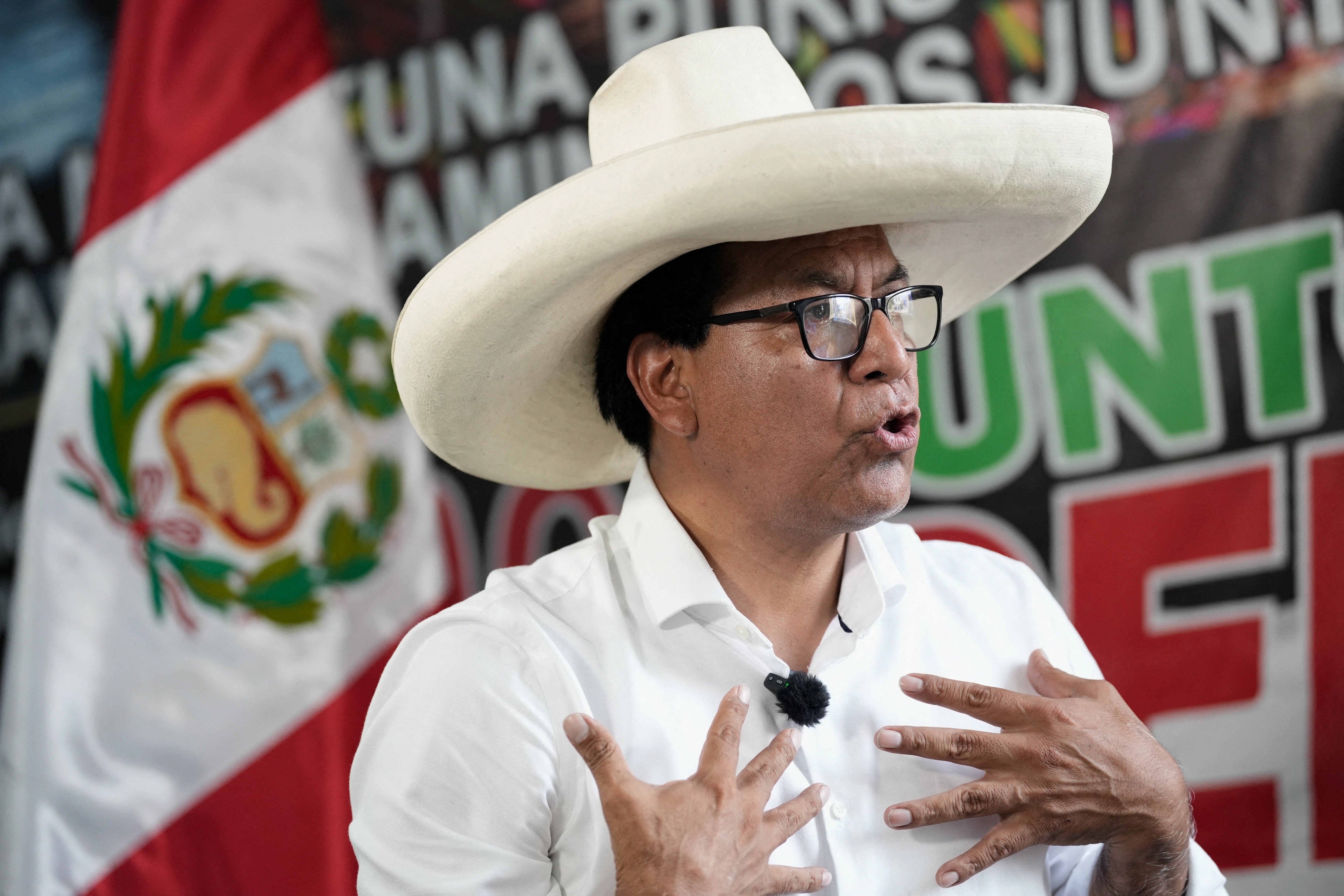 Atrás na contagem dos votos no Peru, partido de Roberto Sánchez diz que não respeitará resultado das eleições e convoca manifestação