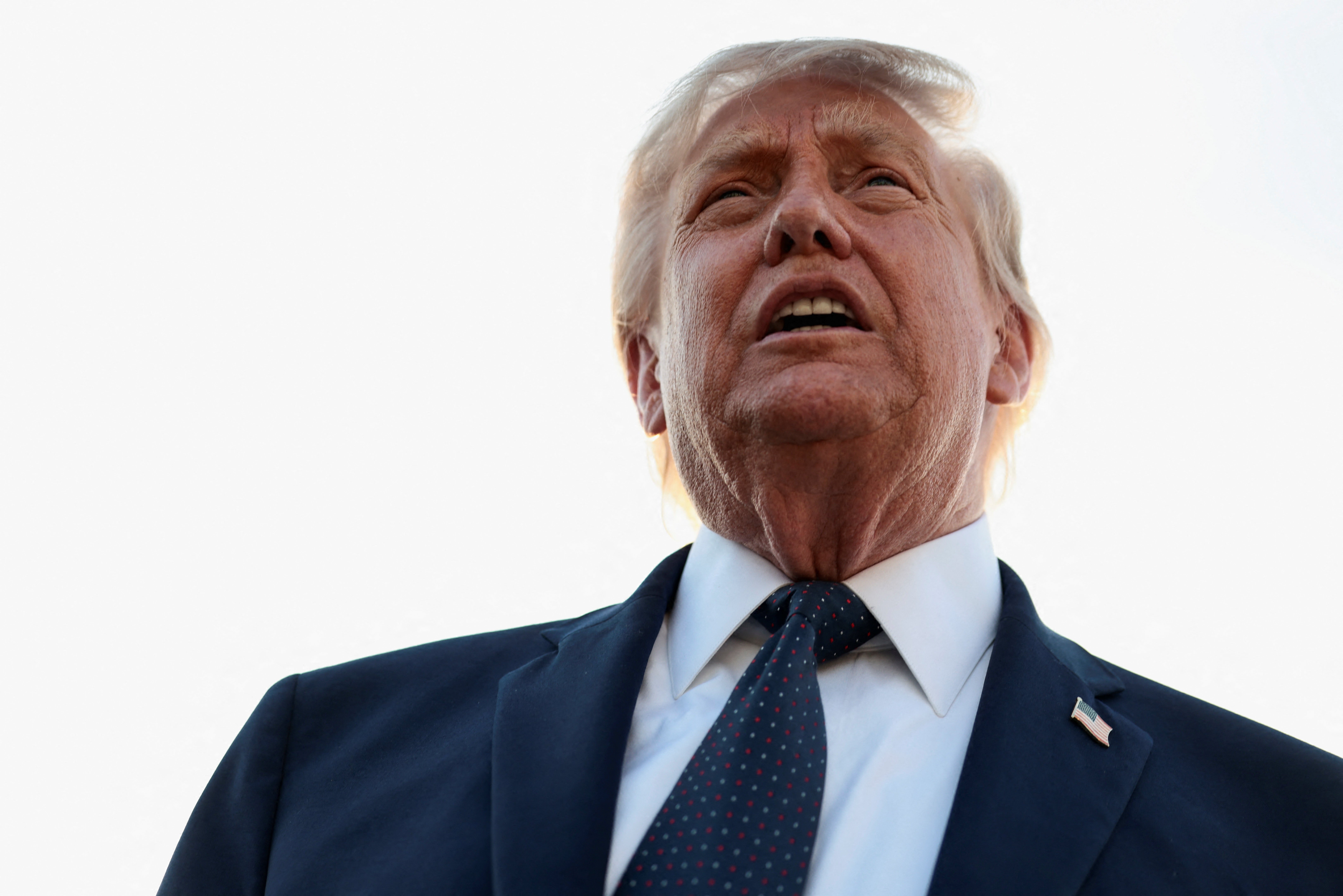 Trump diz que Irã 'não receberá nenhum dinheiro' e nega acusação de líder supremo de que agiu em desepero
