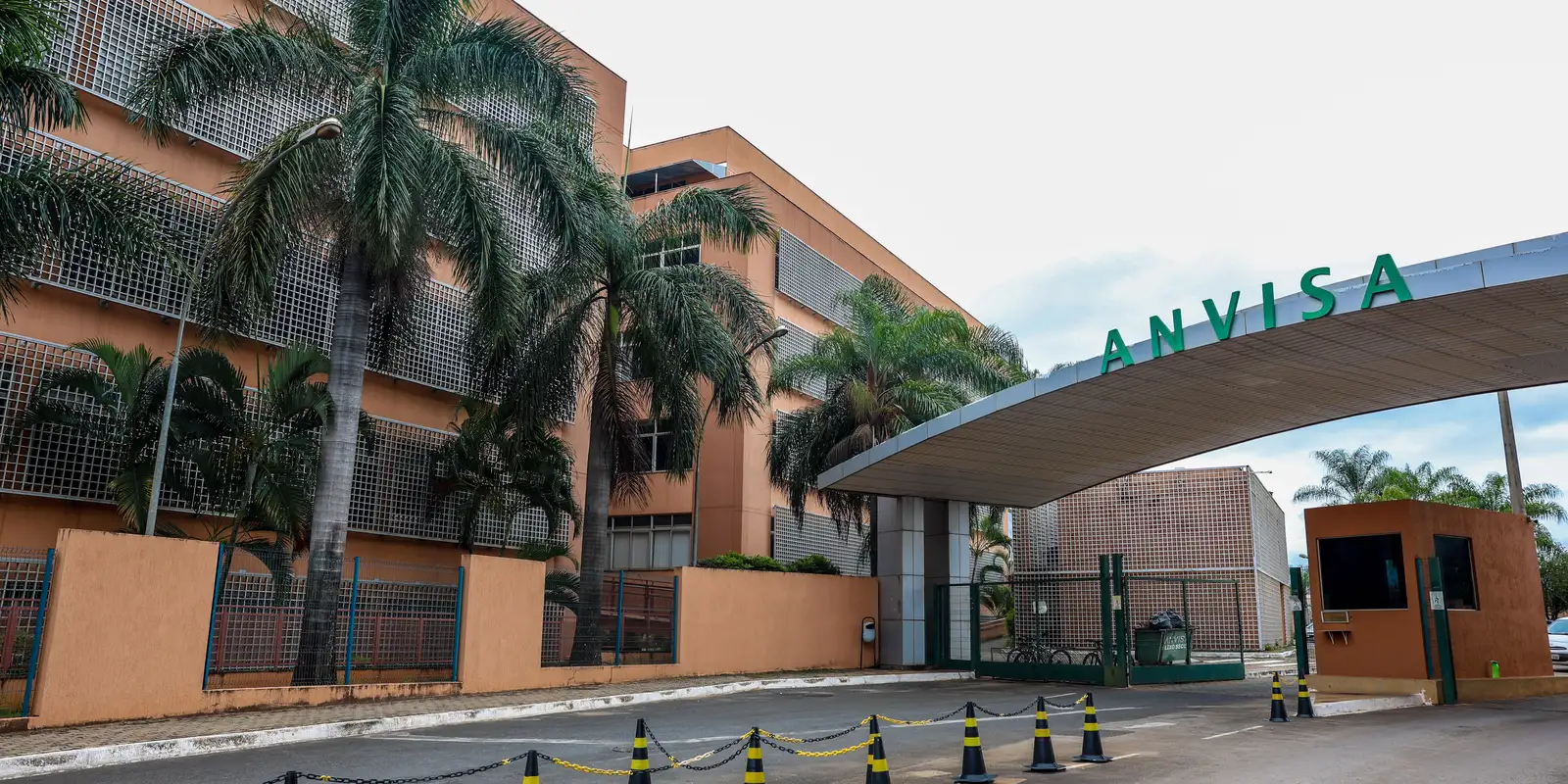 Anvisa suspende venda de produtos médicos irregulares