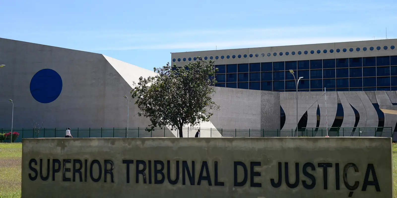 STJ condena ministro Marco Buzzi a perda de cargo por crimes sexuais