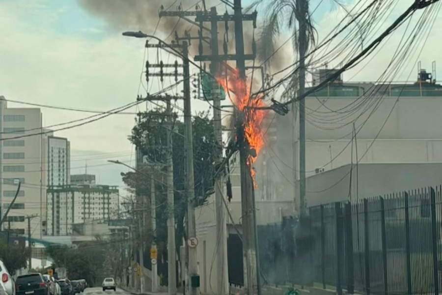 Incêndio em fiação atinge rede elétrica em São José dos Campos (SP)