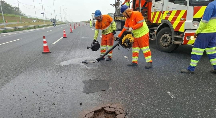Concessionária faz reparos em rodovias RioSP e RioSantos após período de chuvas