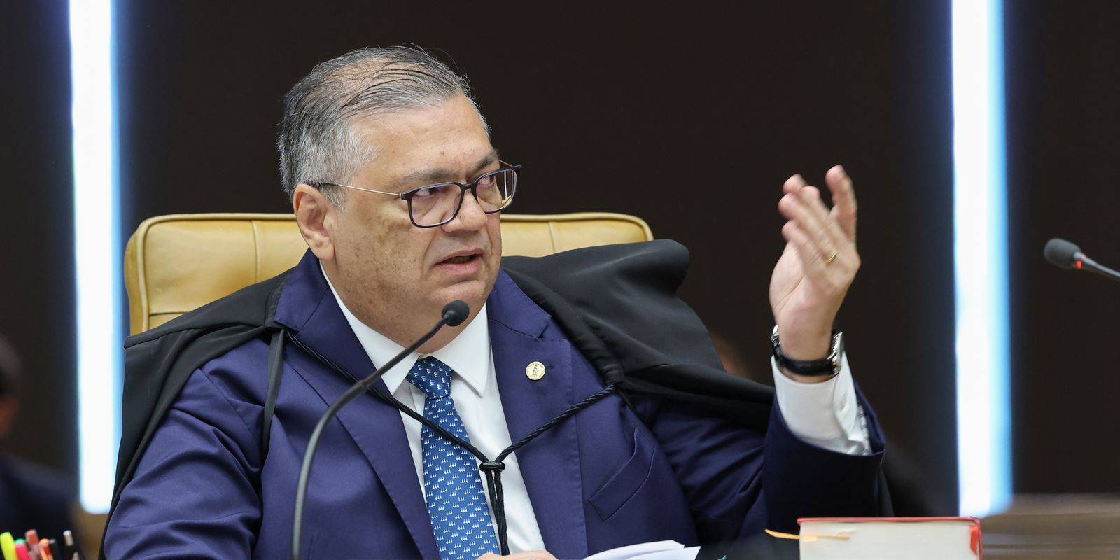 Dino manda Polícia Federal investigar atuação da CVM no caso Master