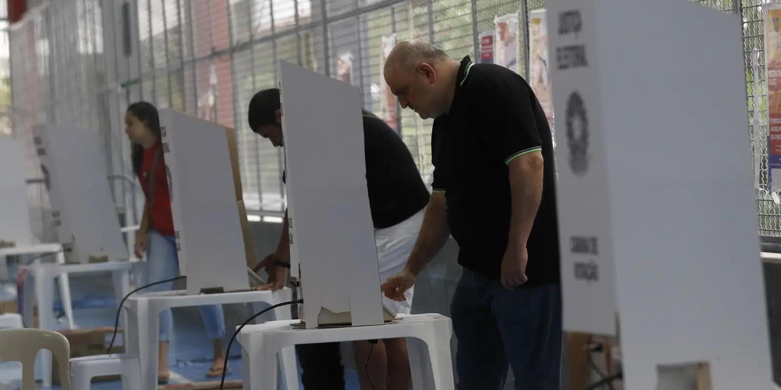 Idosos votam primeiro: conheça outros eleitores com prioridade