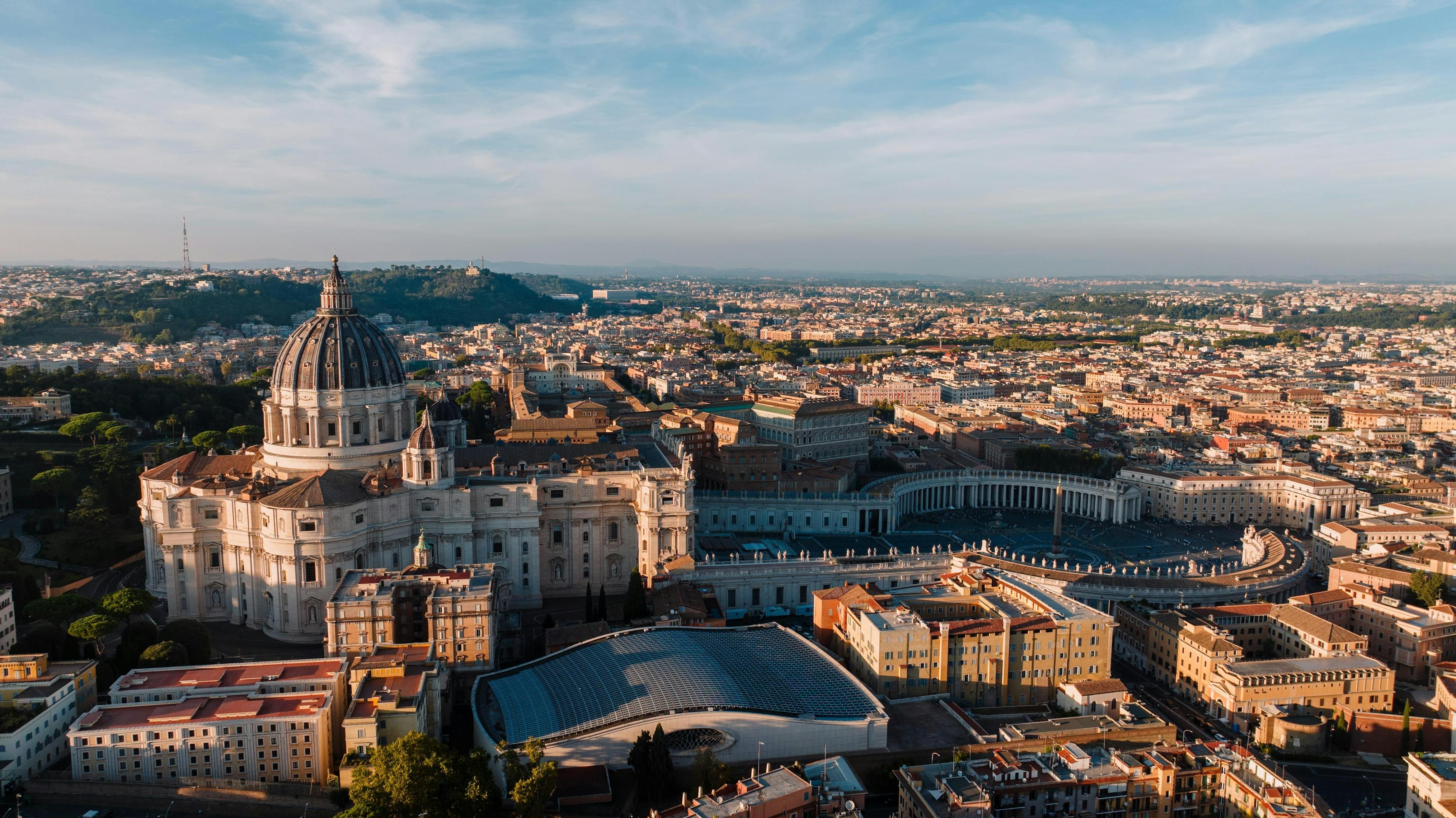 Vaticano tem guarda de mais de 500 anos e nenhum pet: veja curiosidades sobre a cidade-estado casa do papa