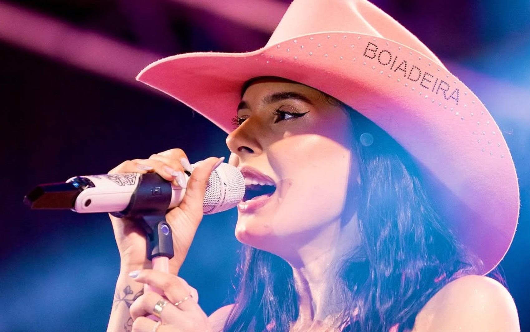 Shows com Ana Castela, Zé Neto &amp; Cristiano e Mari Fernandez são atrações do fim de semana na região; confira a agenda cultural