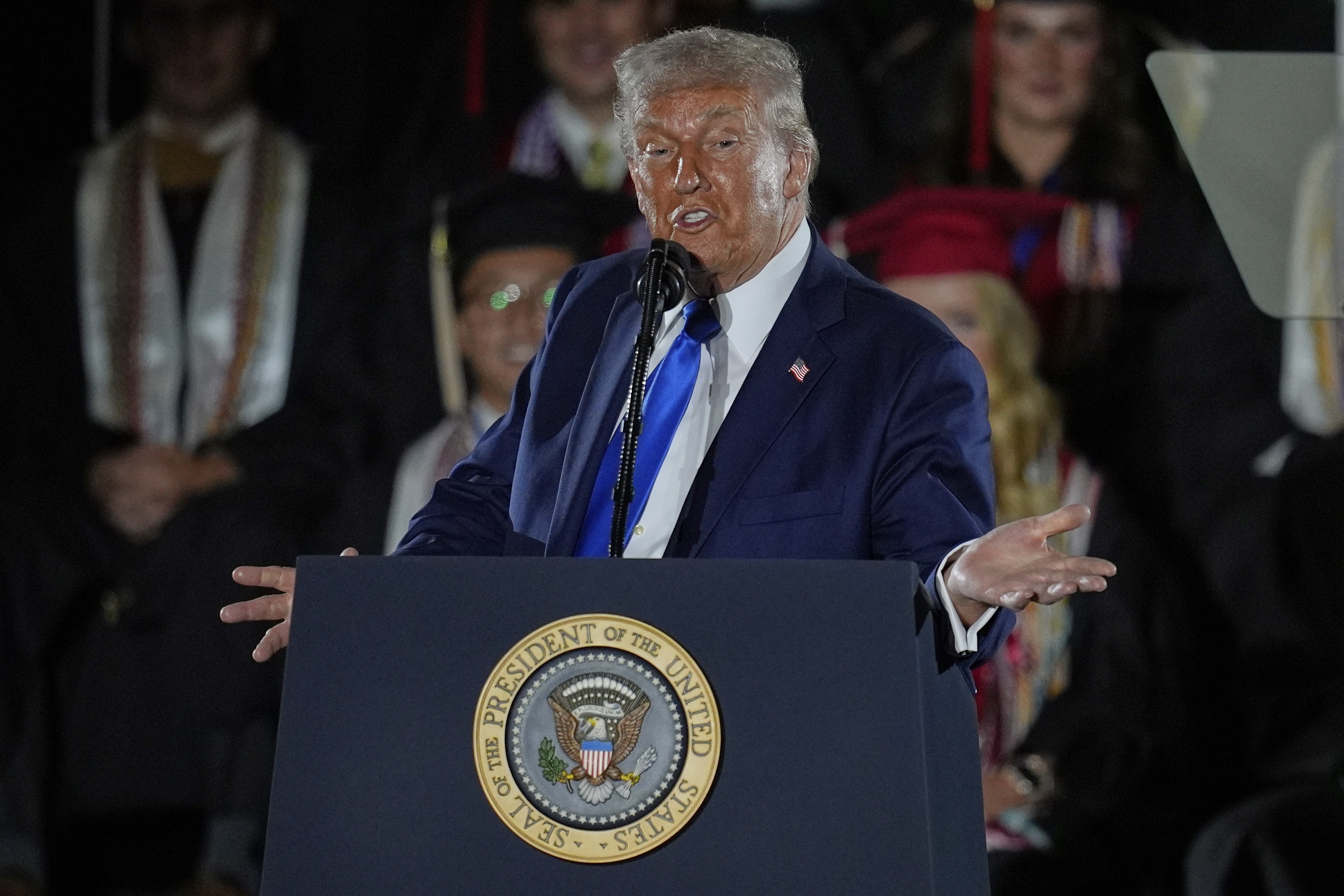 'Supertaxa das blusinhas' de Trump entra em vigor nesta sexta-feira