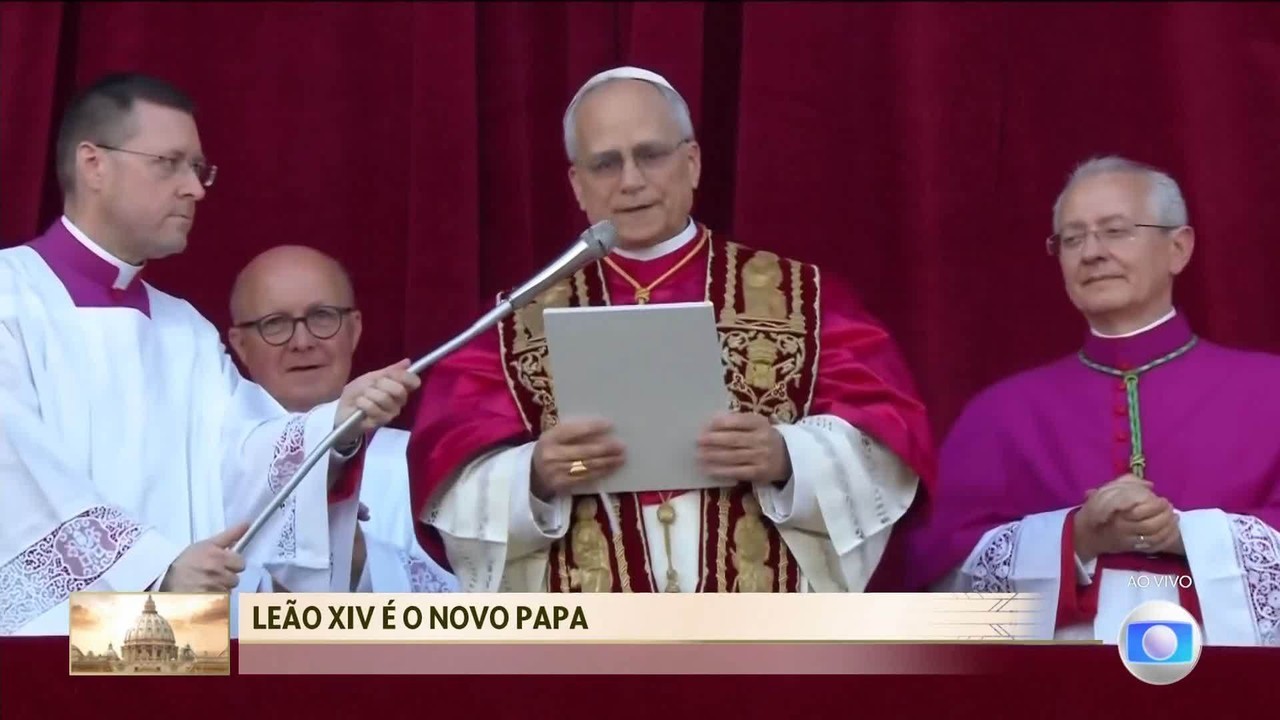 NOVO PAPA: Assista e compare os discursos inaugurais de Leão XIV e Francisco