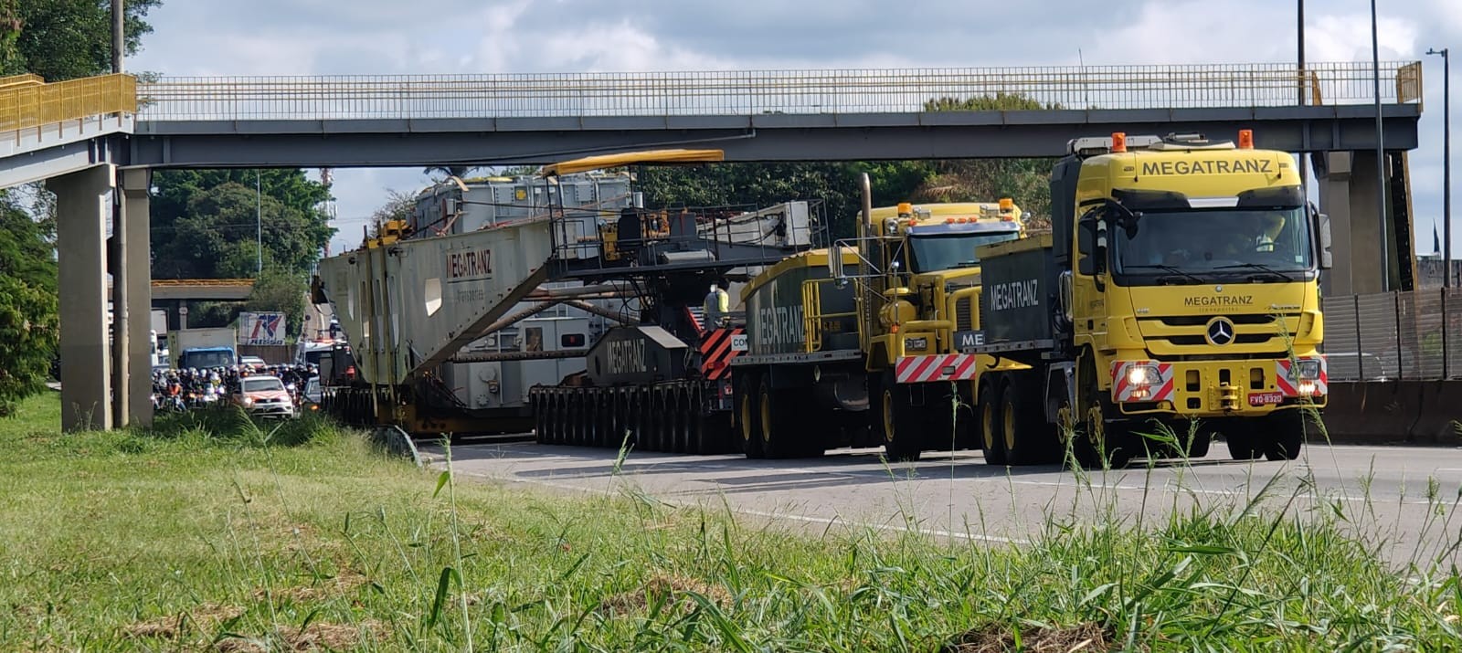 Após manutenção, caminhão que transporta carga de 600 toneladas na Dutra prevê retomar operação nesta quarta-feira (14)