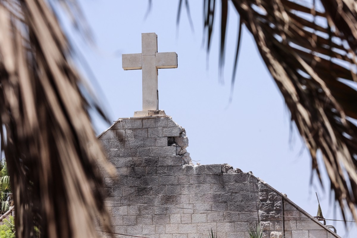 Israel admite erro após bombardeio atingir a única igreja católica de Gaza; três pessoas morreram